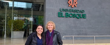 Graciela Zarebski y Andrea Salazar durante el I Simposio de Neurociencias y Vejez en la Universidad El Bosque, Colombia.